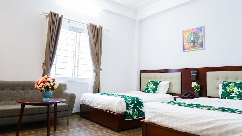 Grand Quadruple Room, 2 Queen Beds, City View photo 2