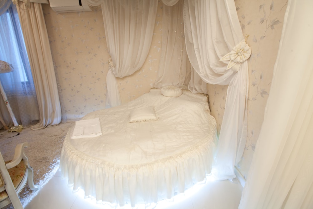 Honeymoon Suite photo 3