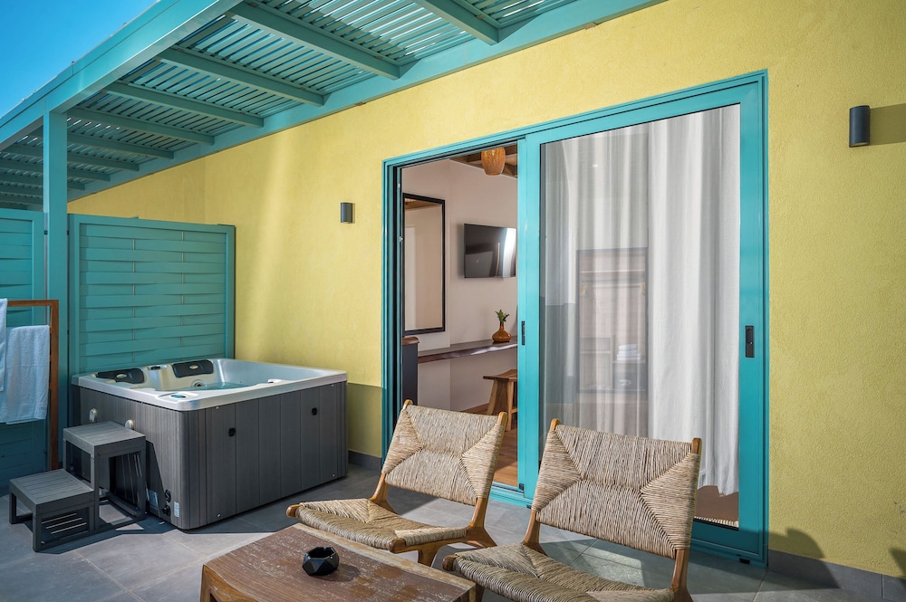 Lux Suite with Outdoor Jacuzzi