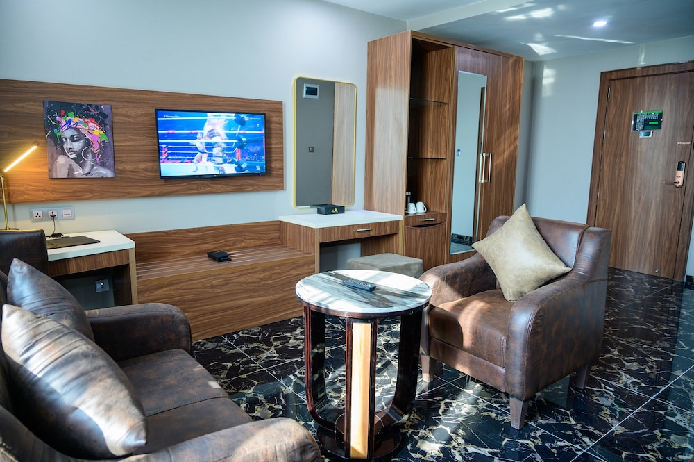 Executive Suite - Photo 3
