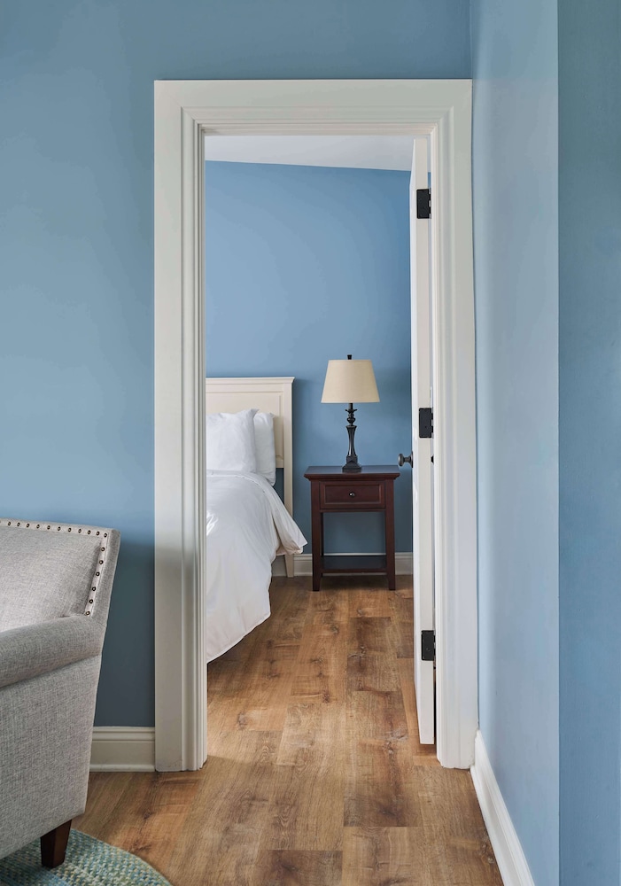 Suite, 1 King Bed, Balcony