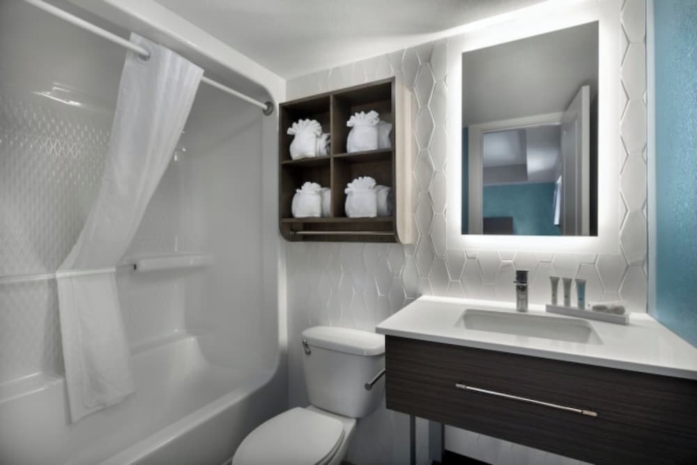Sailfish Oceanfront Deluxe Two Bedroom Condo - Photo 6