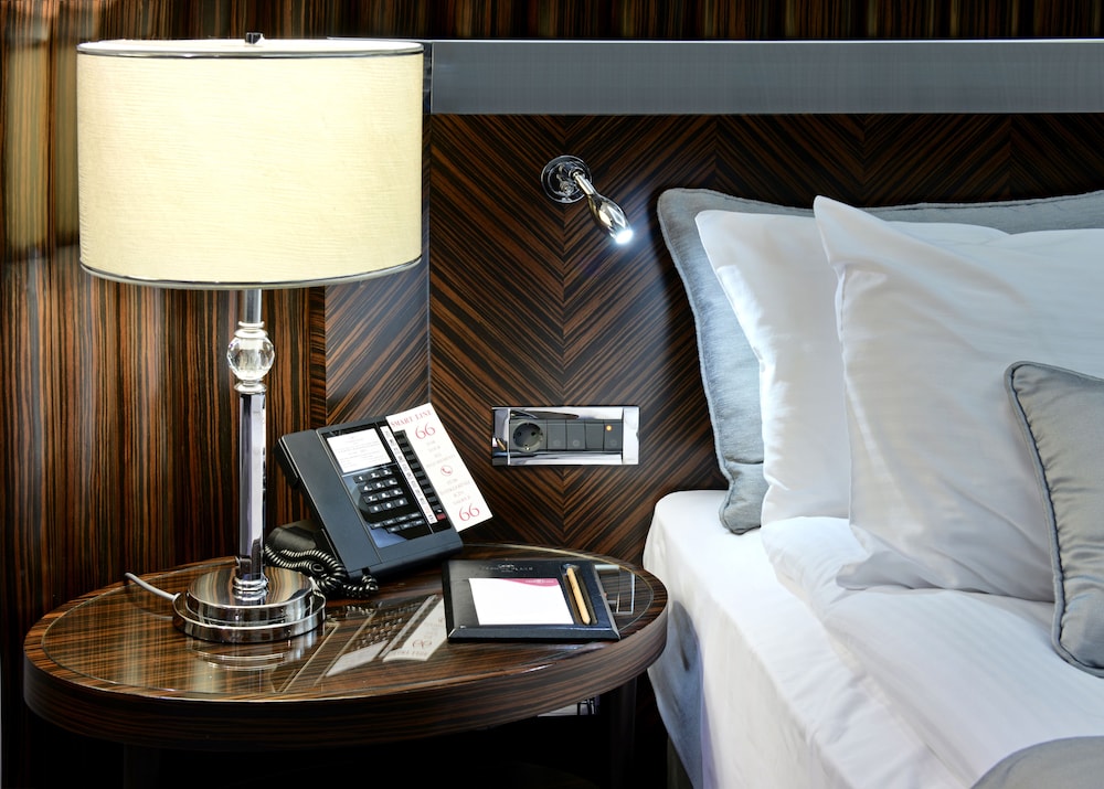 Standard Room, 1 King Bed, City View - Photo 9