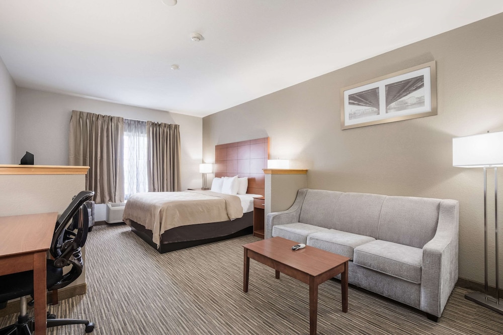 Suite, 1 King Bed, Non Smoking - Photo 1