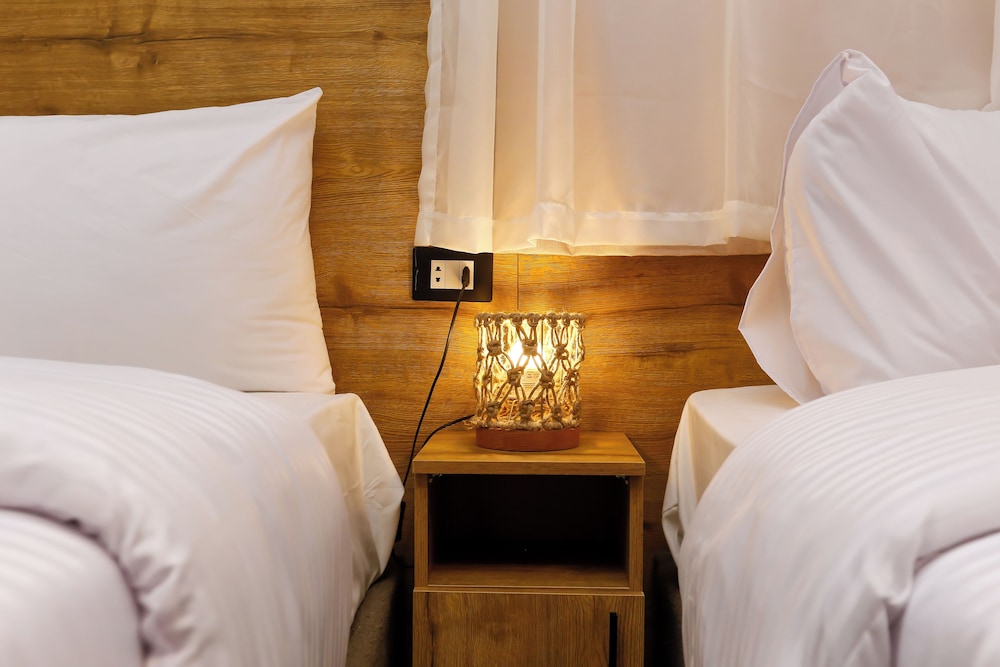 Standard Triple Room, 3 Twin Beds, Mountain View photo 2