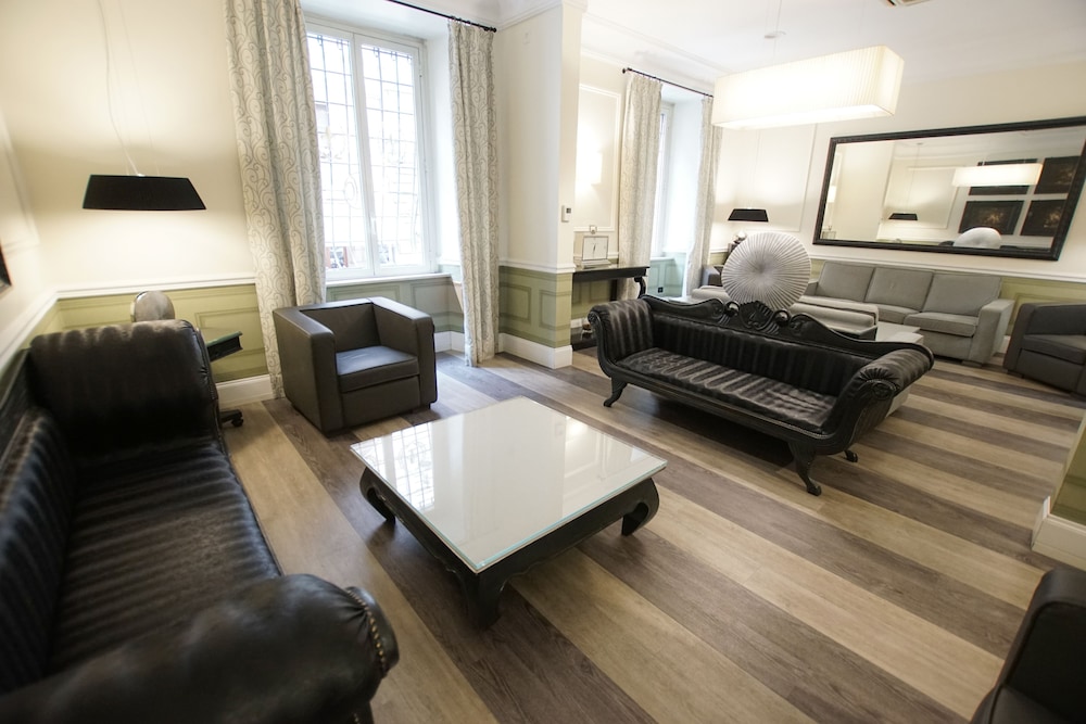 Family Room photo 3