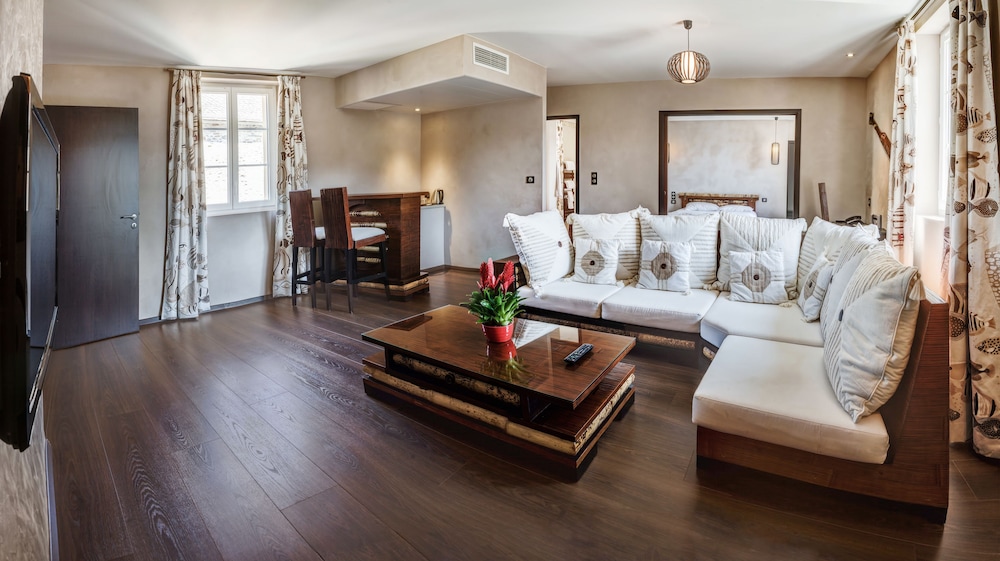 Suite (Prestige)