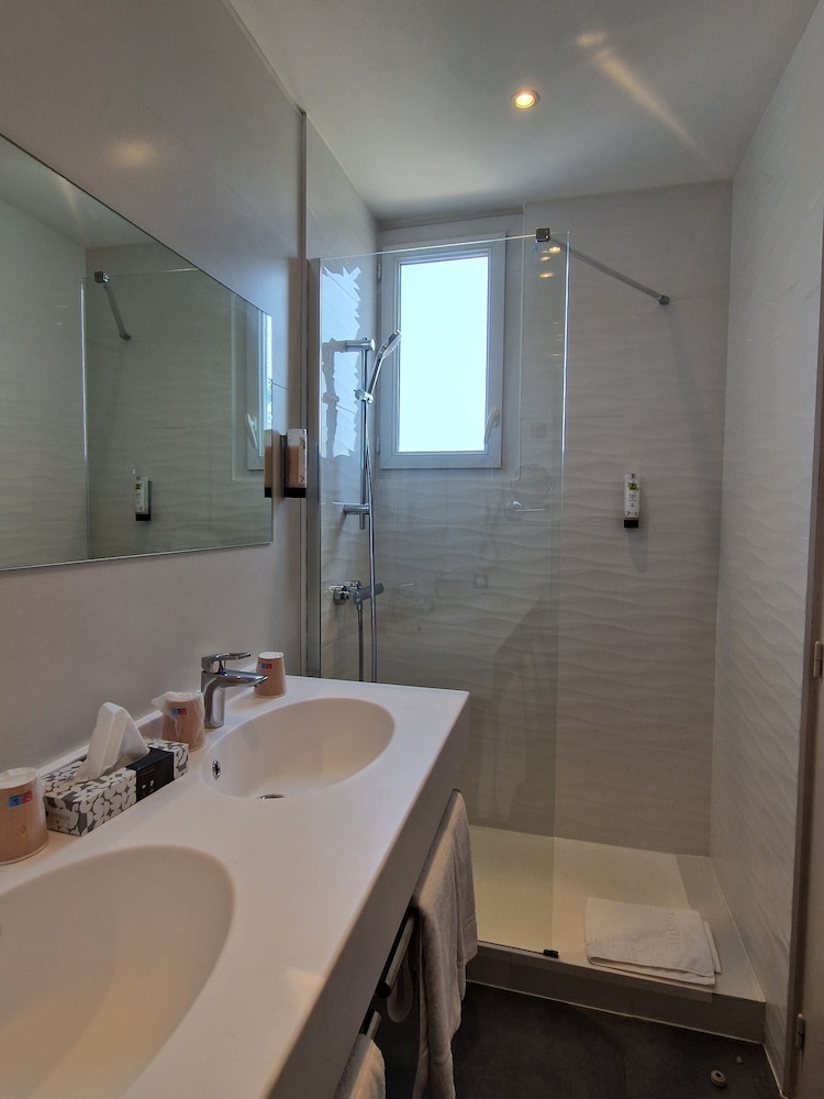 Family Quadruple Room - Photo 5