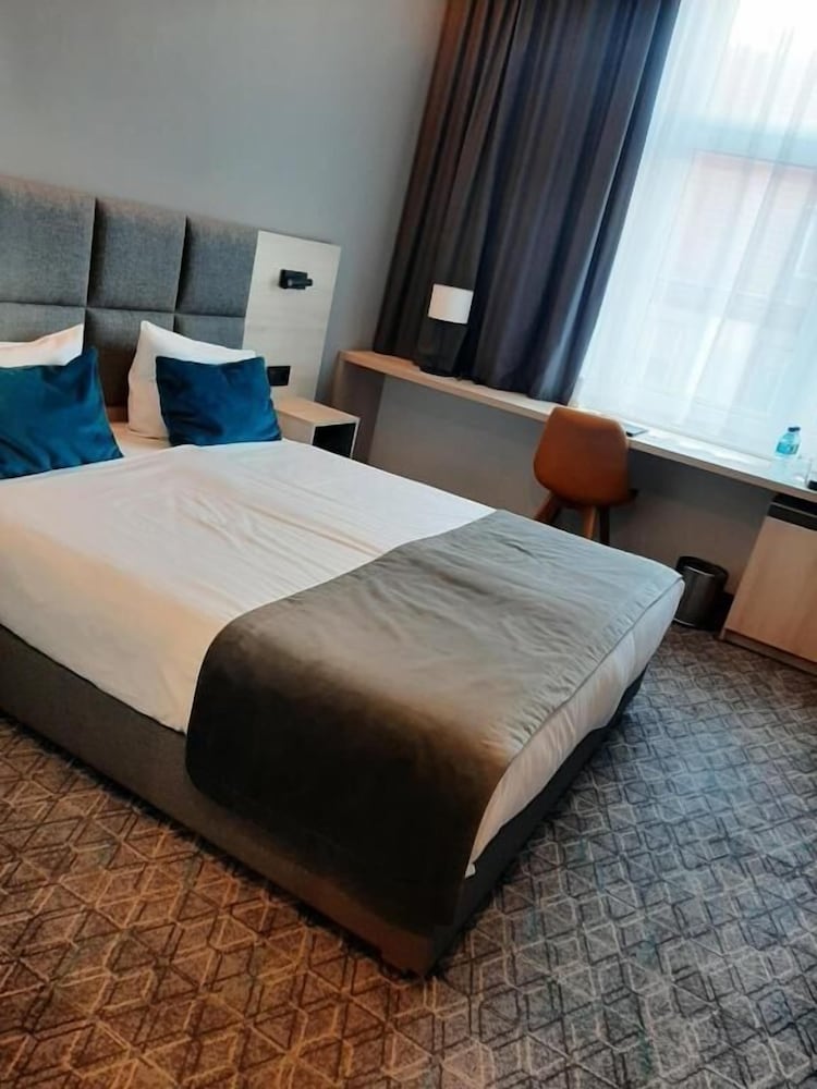 Standard Double Room, 1 Queen Bed, Courtyard View (3*) photo 2