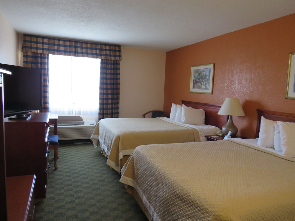 Standard Room, 2 Queen Beds - Photo 1