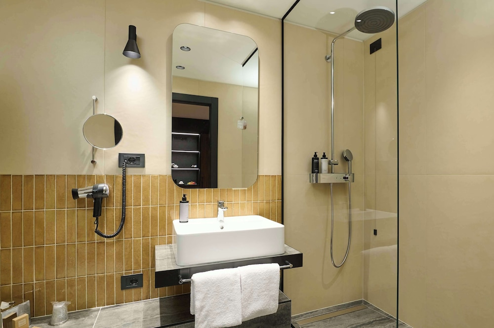 Executive Room, 1 Queen Bed - Photo 5