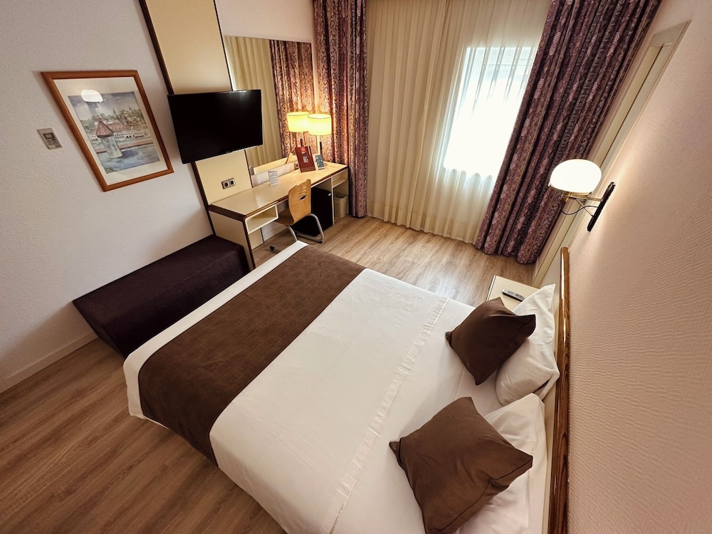Standard Double Room Single Use photo 1