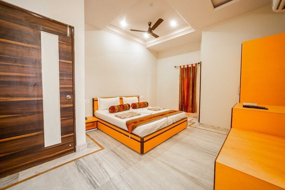 Deluxe Double or Twin Room - Photo 12