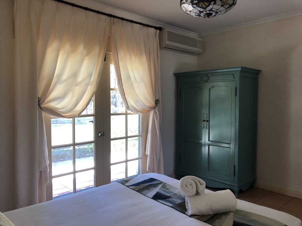 1 Bedroom Garden View (Chablis) - Photo 2