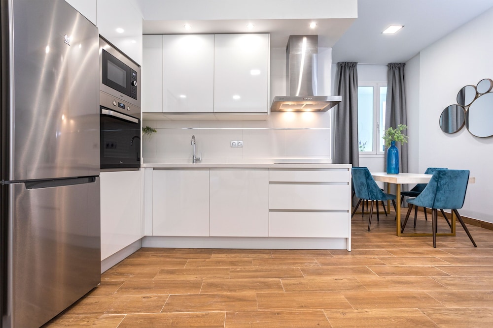 Beautiful 1 BD Apartment in the City Center Recaredo I, Photo 6