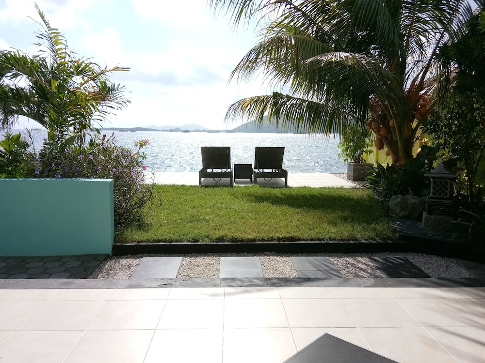 Deluxe Villa, 1 King Bed, Non Smoking photo 2