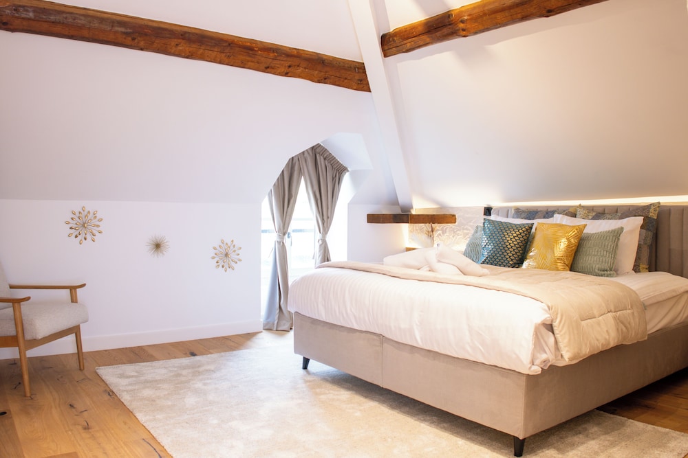 Luxury Suite, 1 King Bed, Ensuite photo 1