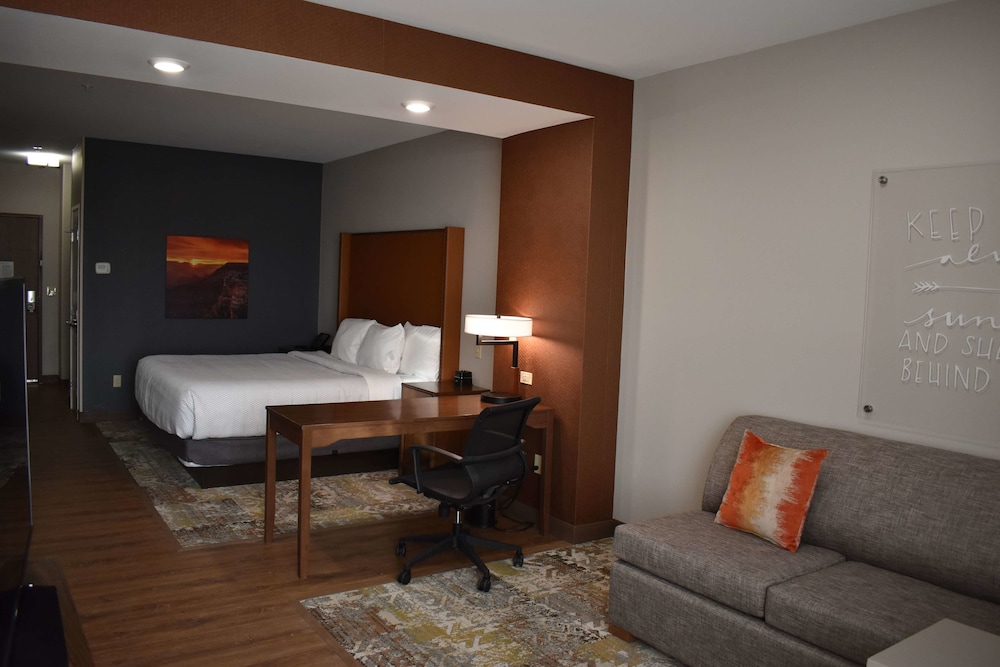 Deluxe Room, 1 King Bed, Non Smoking - Photo 3