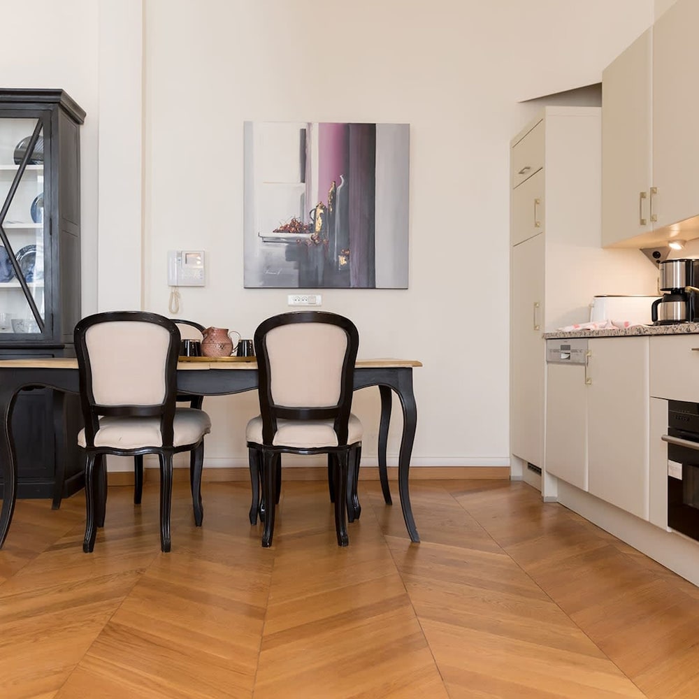 Apartment photo 2