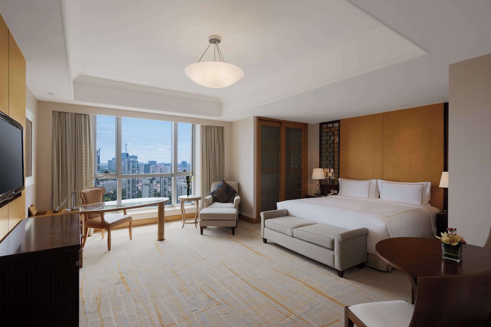 Executive Room, 1 King Bed, Club Lounge Access - Photo 7