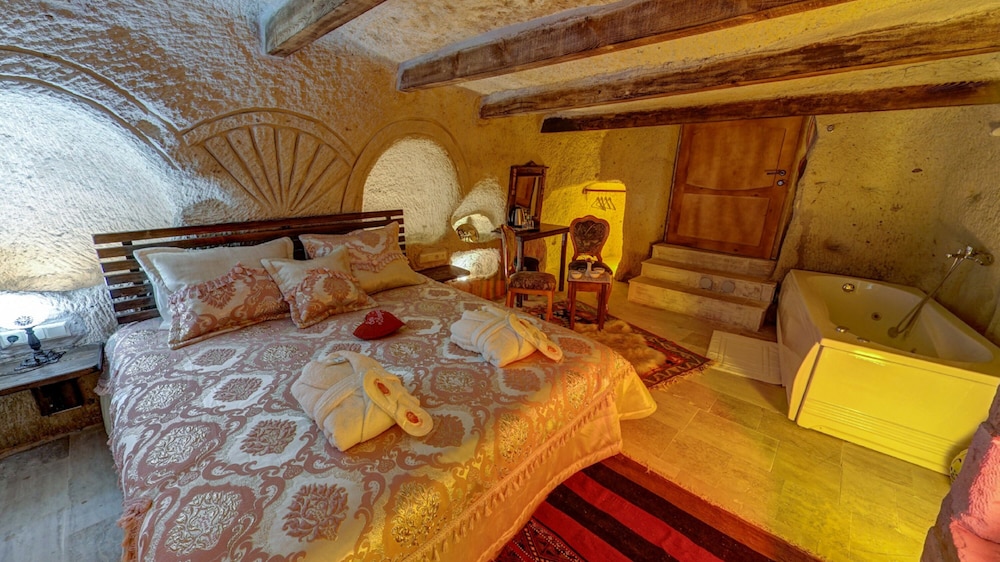 Deluxe Room - Photo 3
