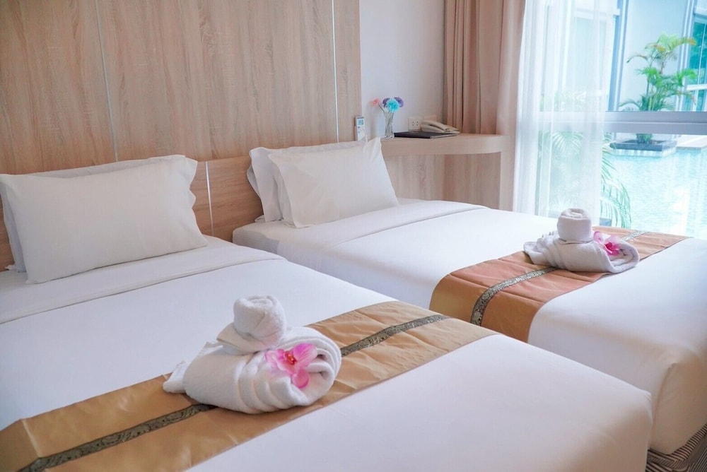 Superior Double or Twin Room, Poolside