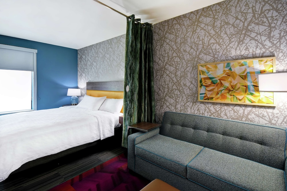 Studio, 1 King Bed, Accessible, Bathtub (Mobility & Hearing) photo 2
