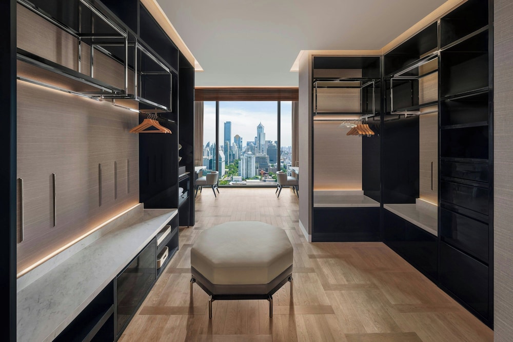 Suite, 3 Bedroom, Balcony, Club Lounge Access (Ritz Carlton) photo 2