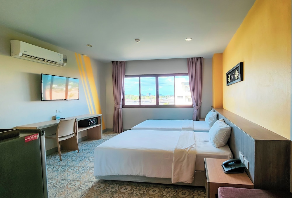 Three Bedroom Suite thumbnail 6