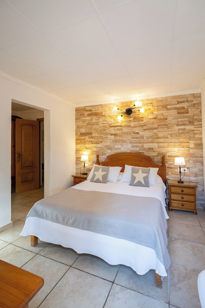 Standard Triple Room, Balcony photo 2