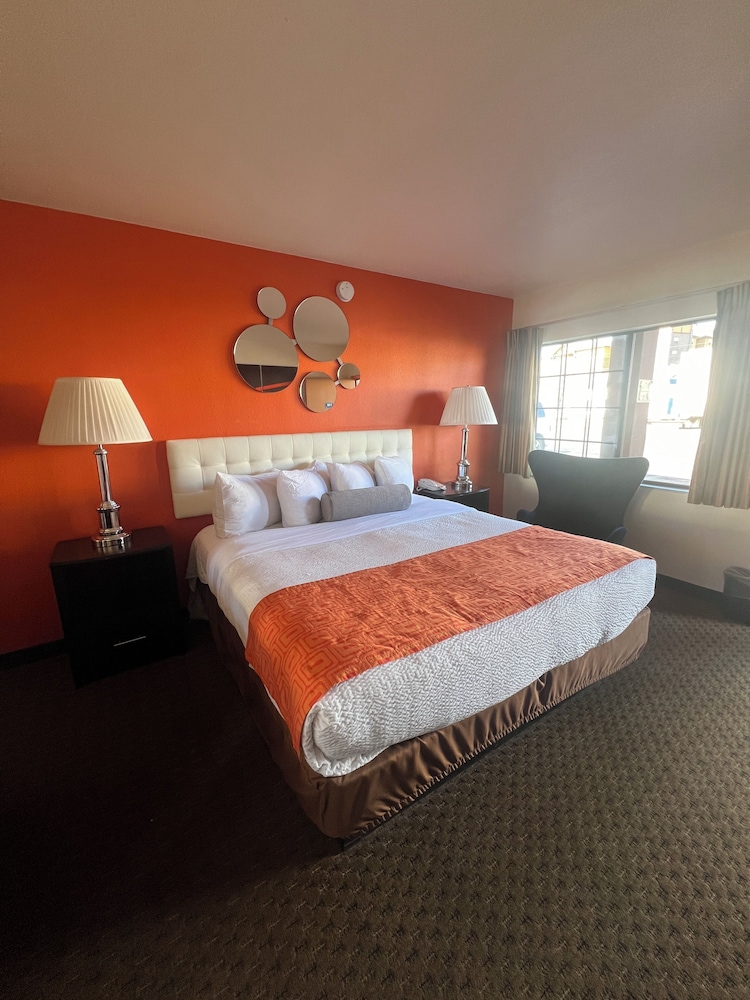 Standard Room, 1 King Bed photo 2