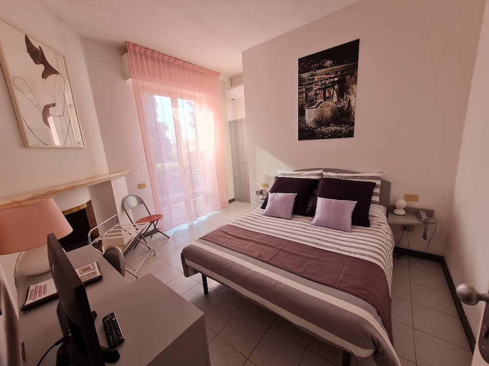 Deluxe Room, Balcony