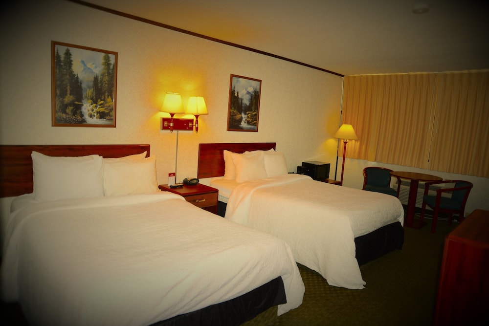 Room, 2 Double Beds, Non Smoking - Photo 6