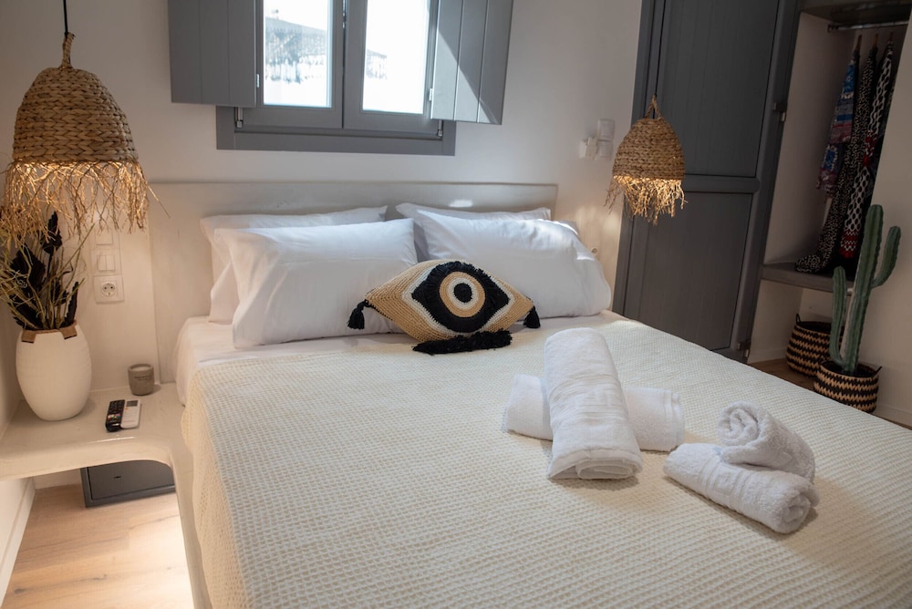 Superior room with outdoor hot tub - Photo 8