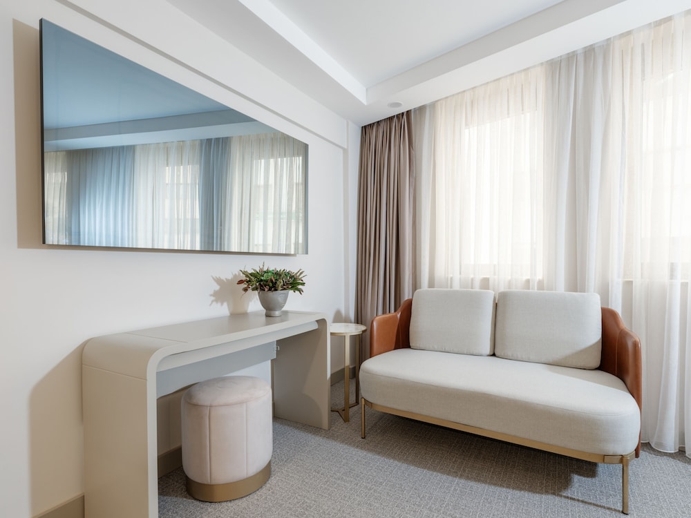 Deluxe Room - Photo 7