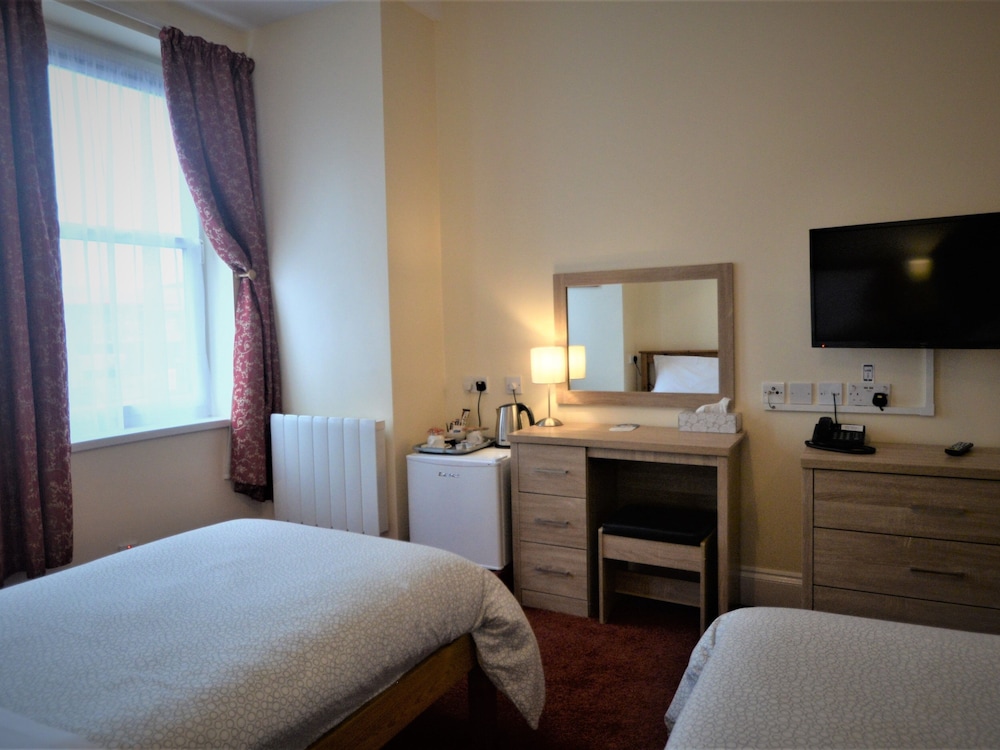 Twin Room, Ensuite photo 3