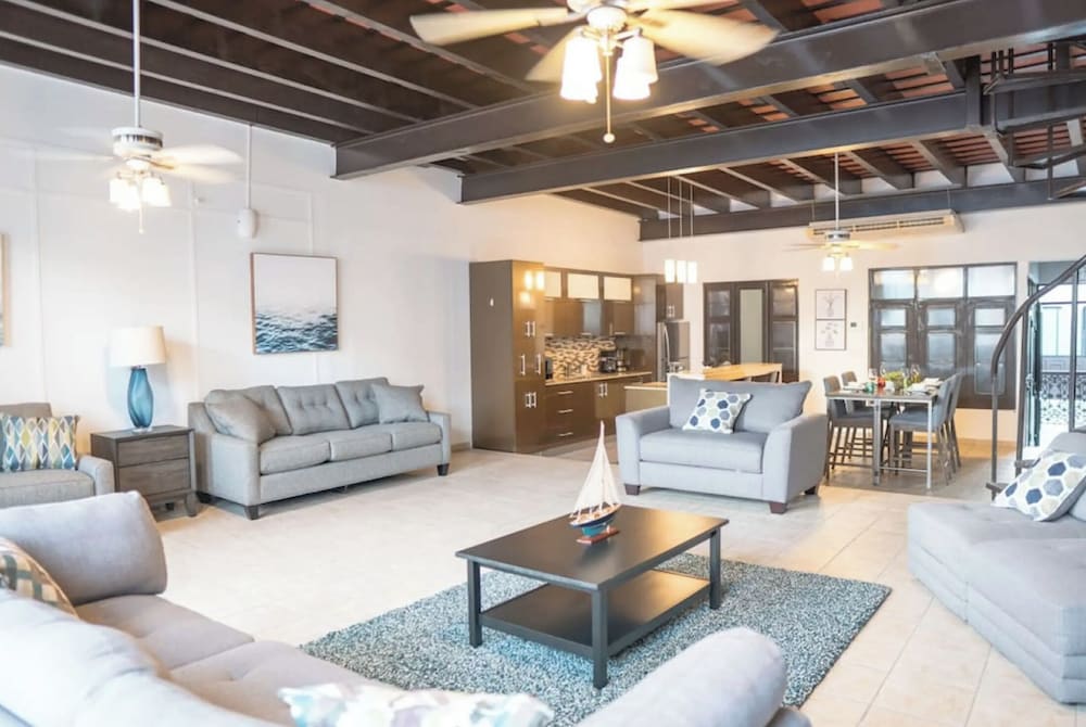 Elite Apartment (213 Calle Cristo Apt 3/ PH, San Juan PR)
