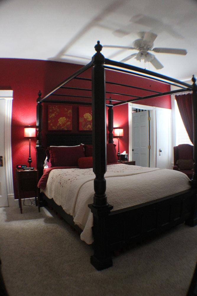 Traditional Suite, Ensuite, Mountain View (Cherywood-1)