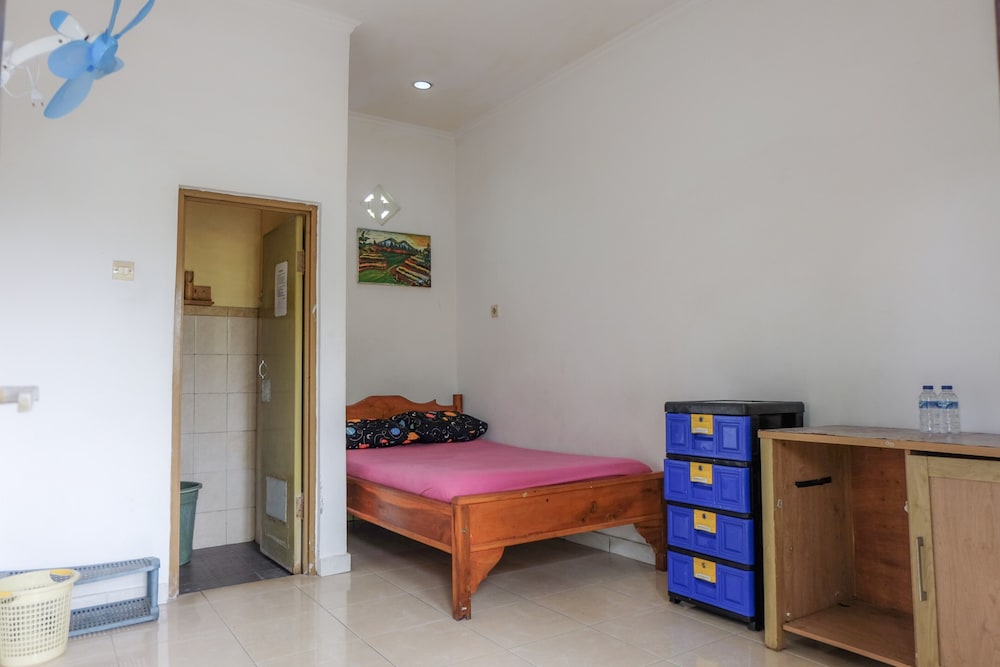 Standard Room - Photo 1