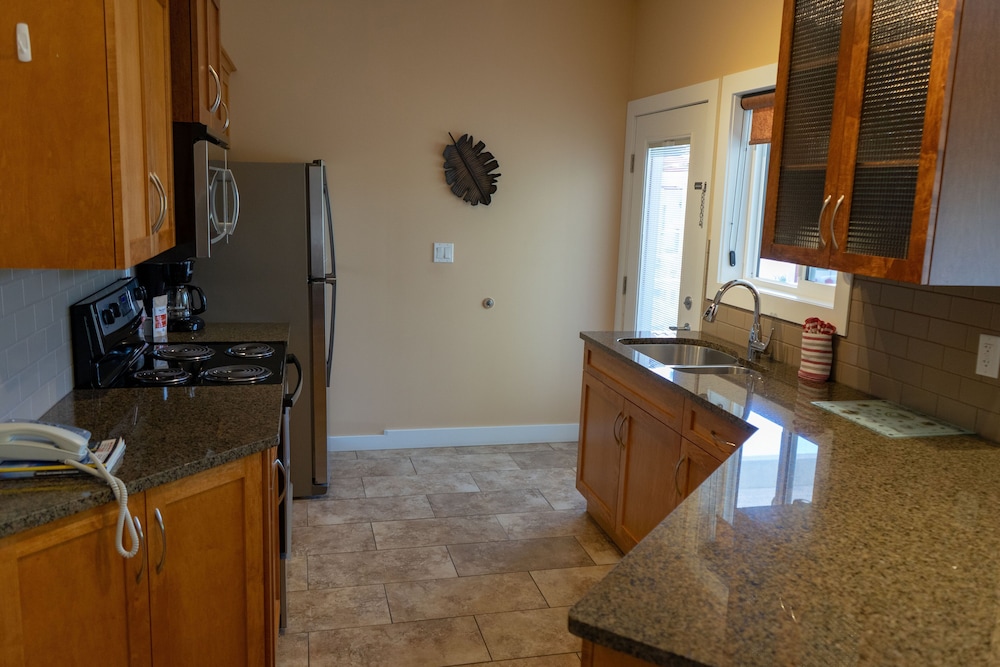 Deluxe Room, 1 Bedroom Lakefront photo 3