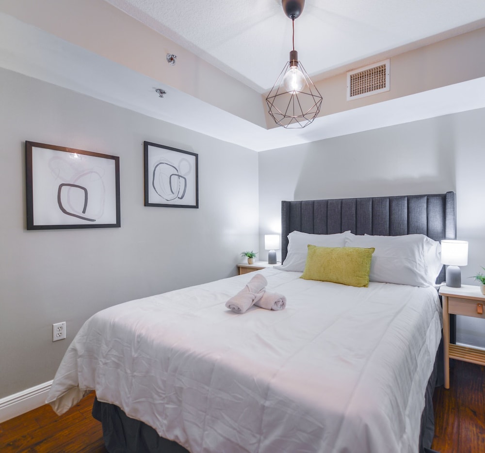 Luxury Condo, 3 Bedrooms, City View photo 2