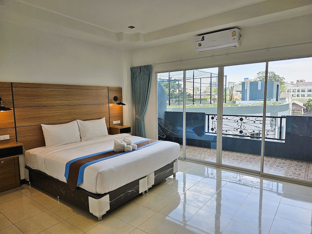 Deluxe Double Room, Balcony - Photo 2