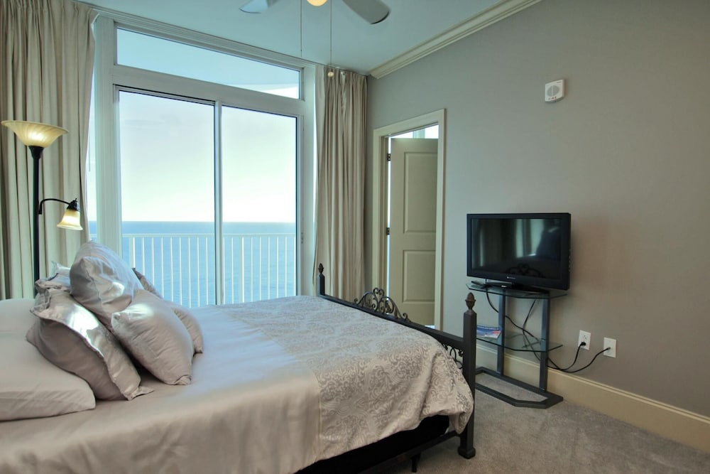 Condo, Multiple Beds (Bel Sole Penthouse 1801)