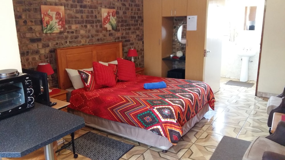 Luxury Double Room, 1 Queen Bed, Courtyard Area photo 2