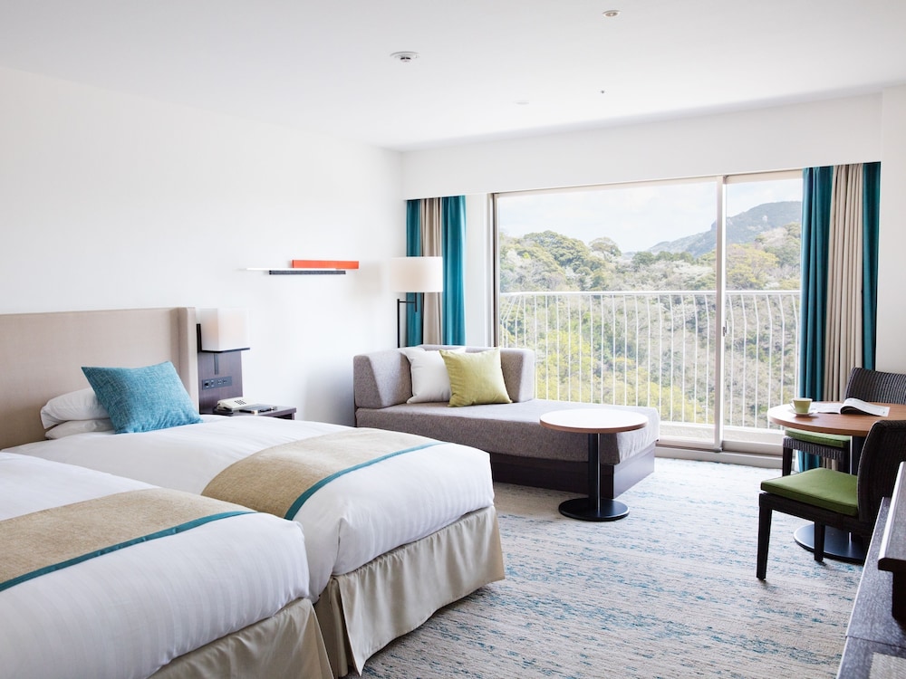 [High Floor] Superior Twin Room with Balcony, Non Smoking - Photo 2