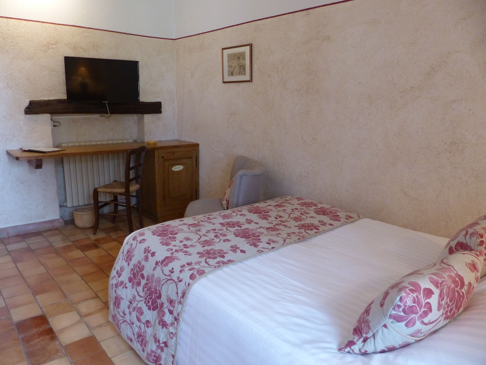 Standard Double Room Single Use (Small) - Photo 6