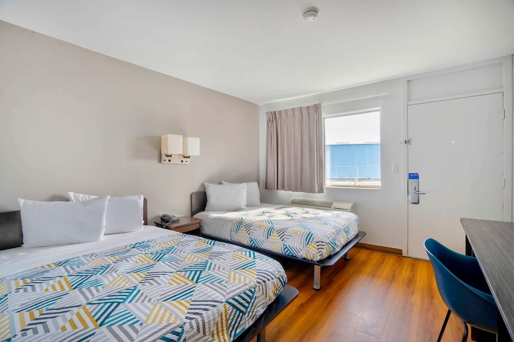 Deluxe Room, 2 Double Beds, Smoking, Refrigerator & Microwave