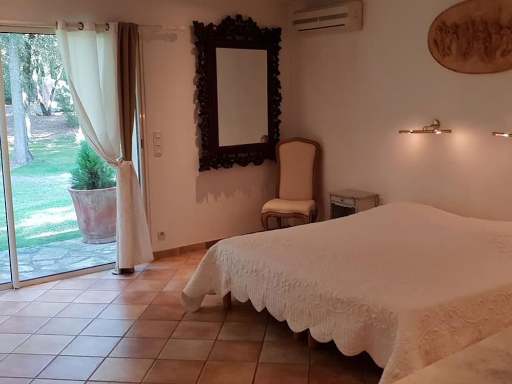 Villa photo 3