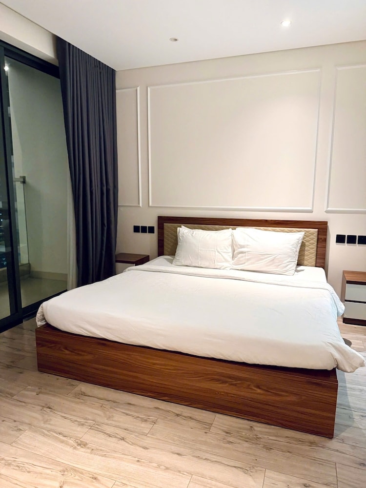 Luxury Condo, Balcony, City View photo 2