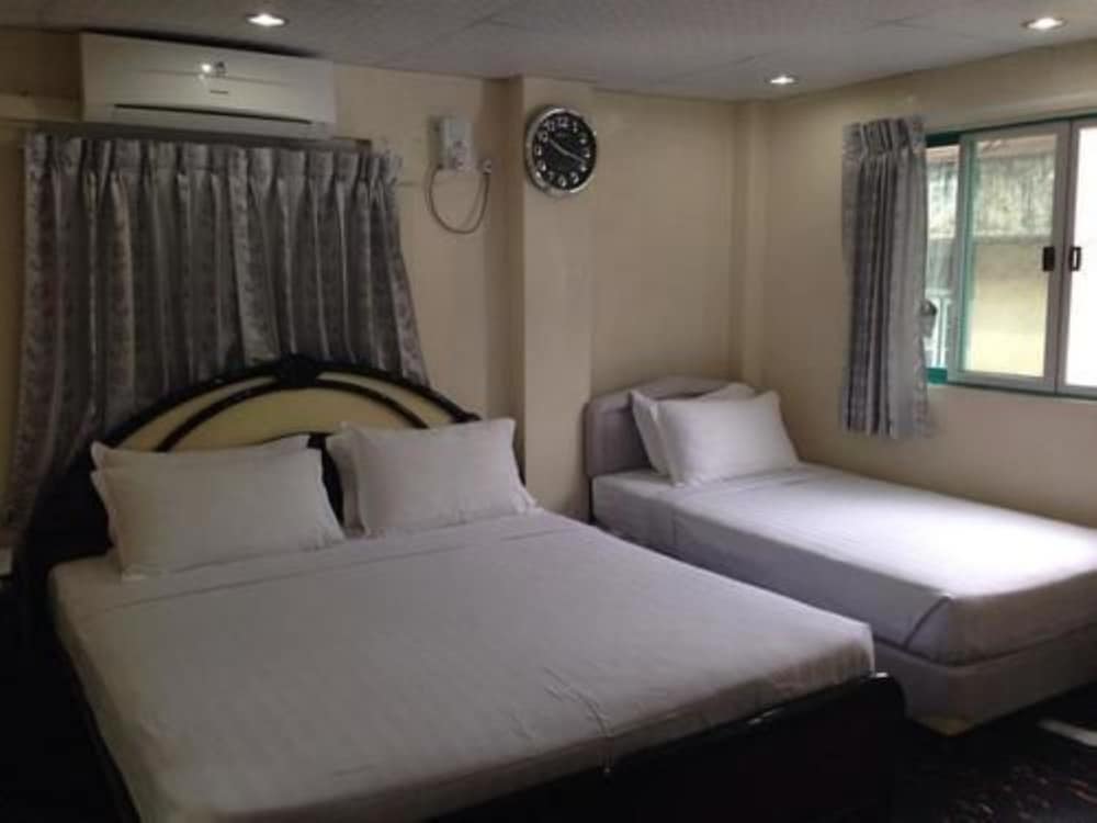 Superior Triple Room, Bathtub